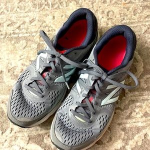 NEW BALANCE 880 v6 TENNIS SHOES